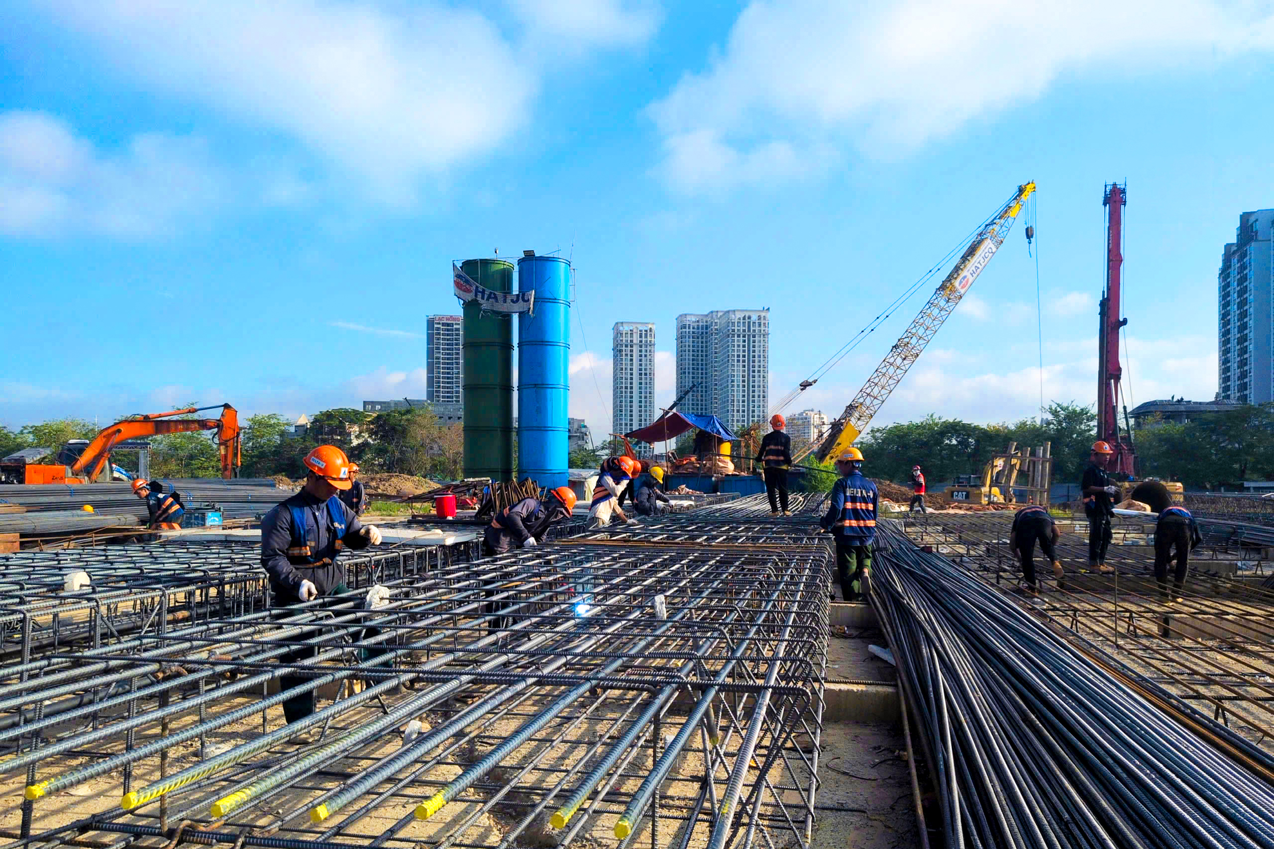 Trung tâm thủ đô xuất hiện siêu dự án có "bãi biển" cát trắng nước mặn 7.200m2, kiến trúc cảm hứng từ biển mây bảng lảng trên đỉnh núi, được vận hành bởi AI thế hệ mới - Ảnh 12.