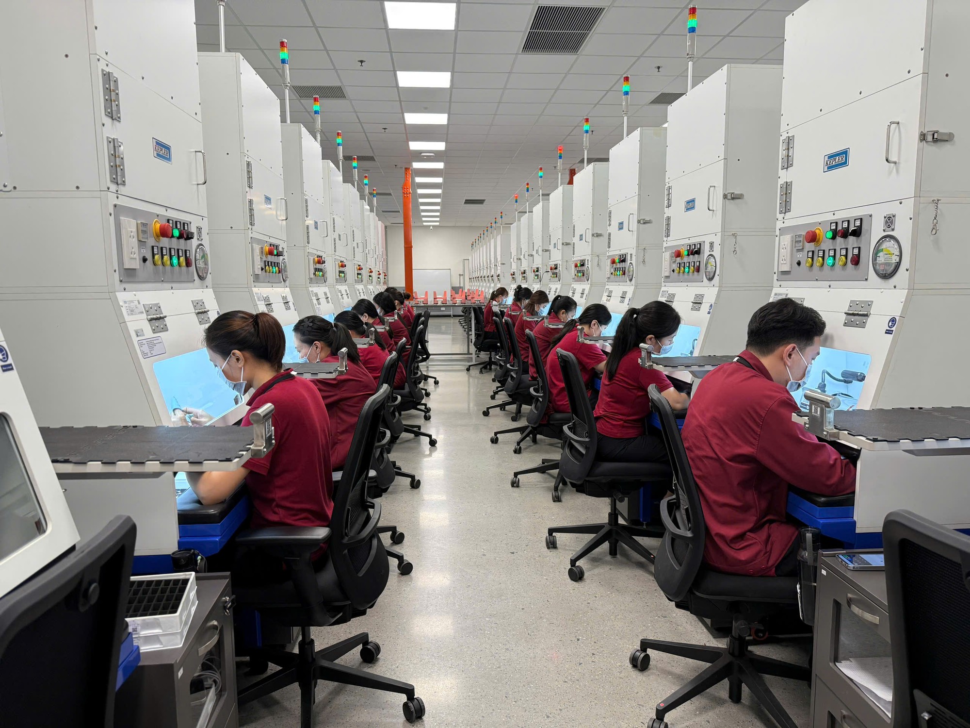 Bên trong nhà máy chế tác “kho báu” lớn nhất thế giới vừa xuất hiện tại Việt Nam: Rộng 10 sân bóng, vốn gần 4.000 tỷ đồng, quy mô tới 7.000 lao động - Ảnh 2.