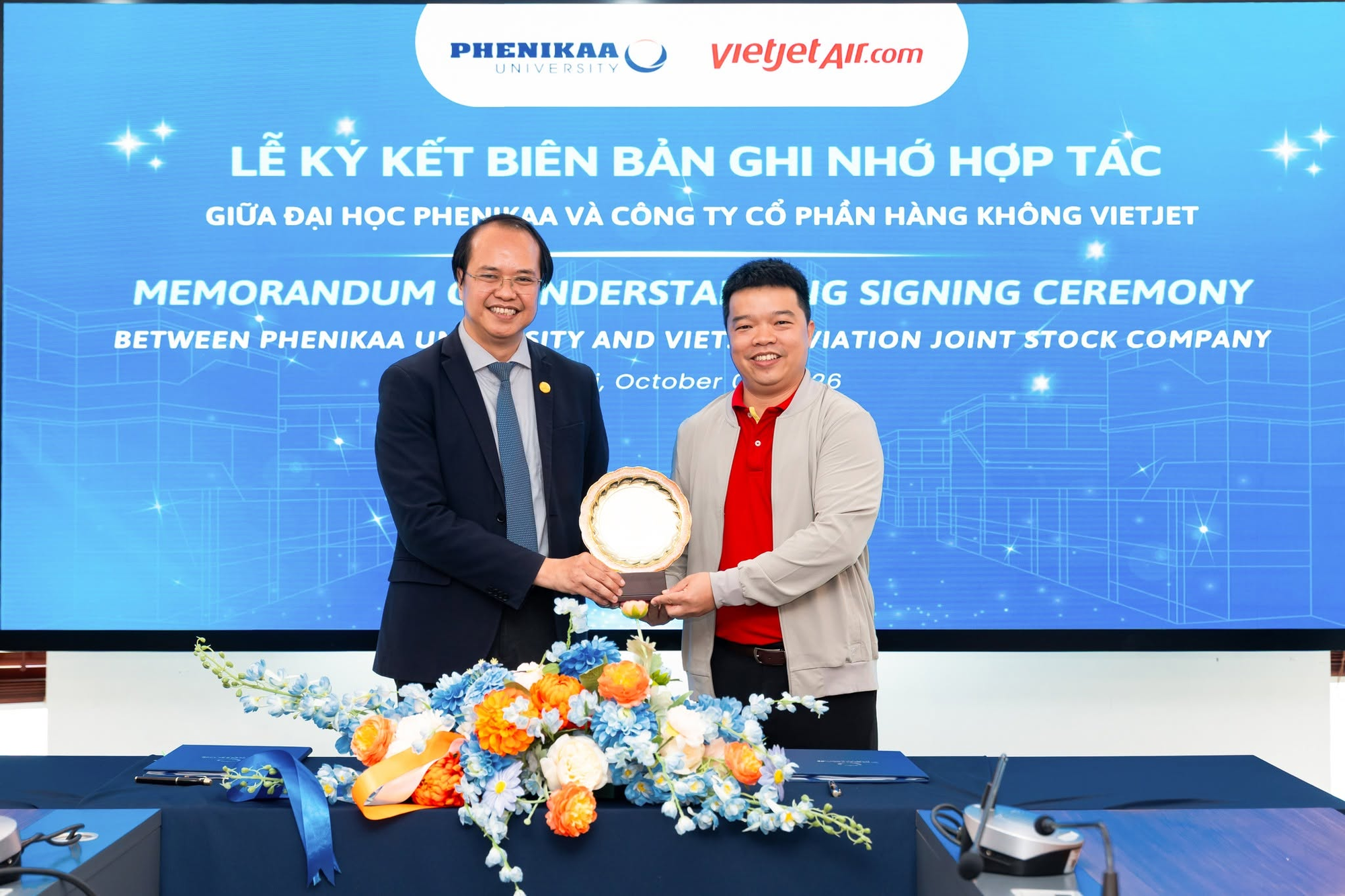 Tỷ phú Nguyễn Thị Phương Thảo bắt tay vị giáo sư giàu nhất Việt Nam, chuẩn bị làm điều đặc biệt- Ảnh 1.
