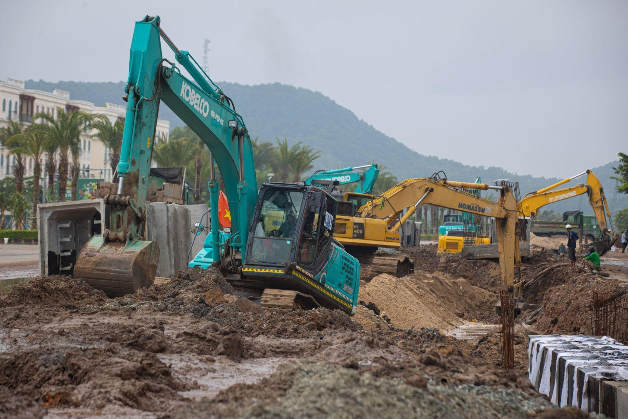 Việt Nam sắp có đại lộ 10 làn xe tích hợp tàu điện nhẹ đầu tiên, là trục xương sống kết nối sân bay và trung tâm: Chỉ vài tháng nữa sẽ thông tuyến - Ảnh 3.