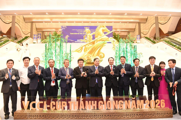 Chủ tịch CNCTech Nguyễn Văn Hùng được tôn vinh “Doanh nhân Việt Nam tiêu biểu xuất sắc - Cúp Thánh Gióng” năm 2026 - Ảnh 2.