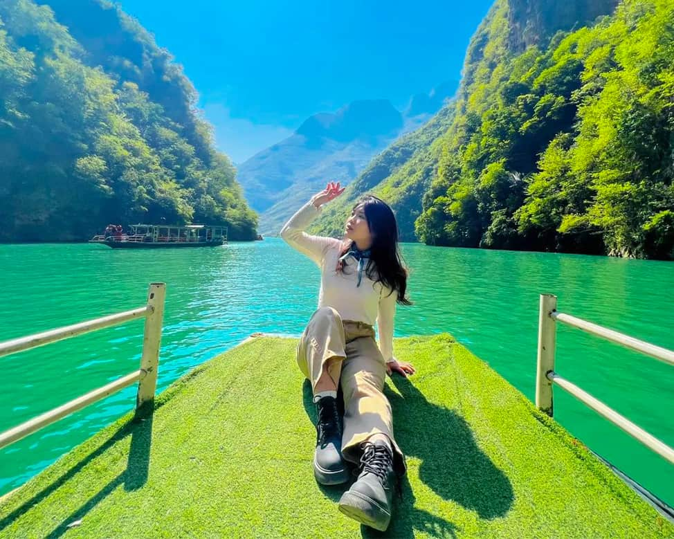 Cung đèo dài 20 km, đỉnh cao nhất tới 1.400 m đang được nghiên cứu làm tuyến cáp treo: Xung quanh bao bọc bởi rừng già và núi đá, đường lên hiện tại quanh co, hiểm trở - Ảnh 5.