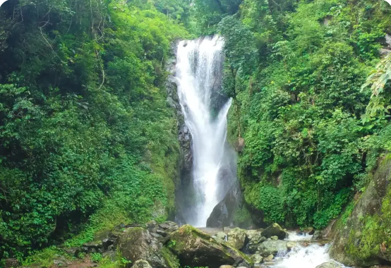 Việt Nam có 1 bản làng nằm ở độ cao hơn 1.500 m, mát mẻ quanh năm: Có nhiều hộ dân kiếm hơn 100 triệu đồng/năm nhờ làm du lịch - Ảnh 1.