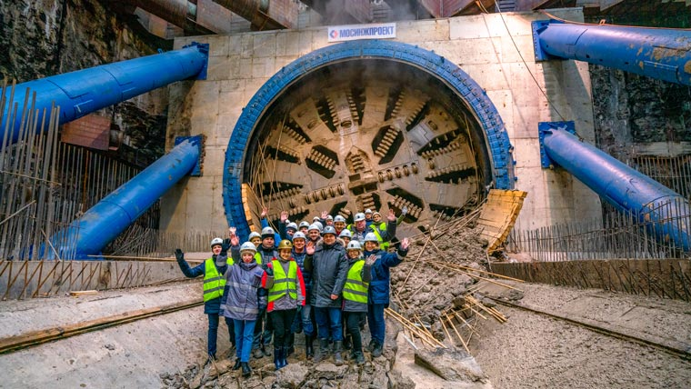 Ông Phạm Nhật Vượng đặt hơn 100 dây chuyền TBM làm metro Hà Nội: Kỷ lục thế giới là 23 máy cùng chạy, Trung Quốc từng cần tới 201 máy - Ảnh 1.