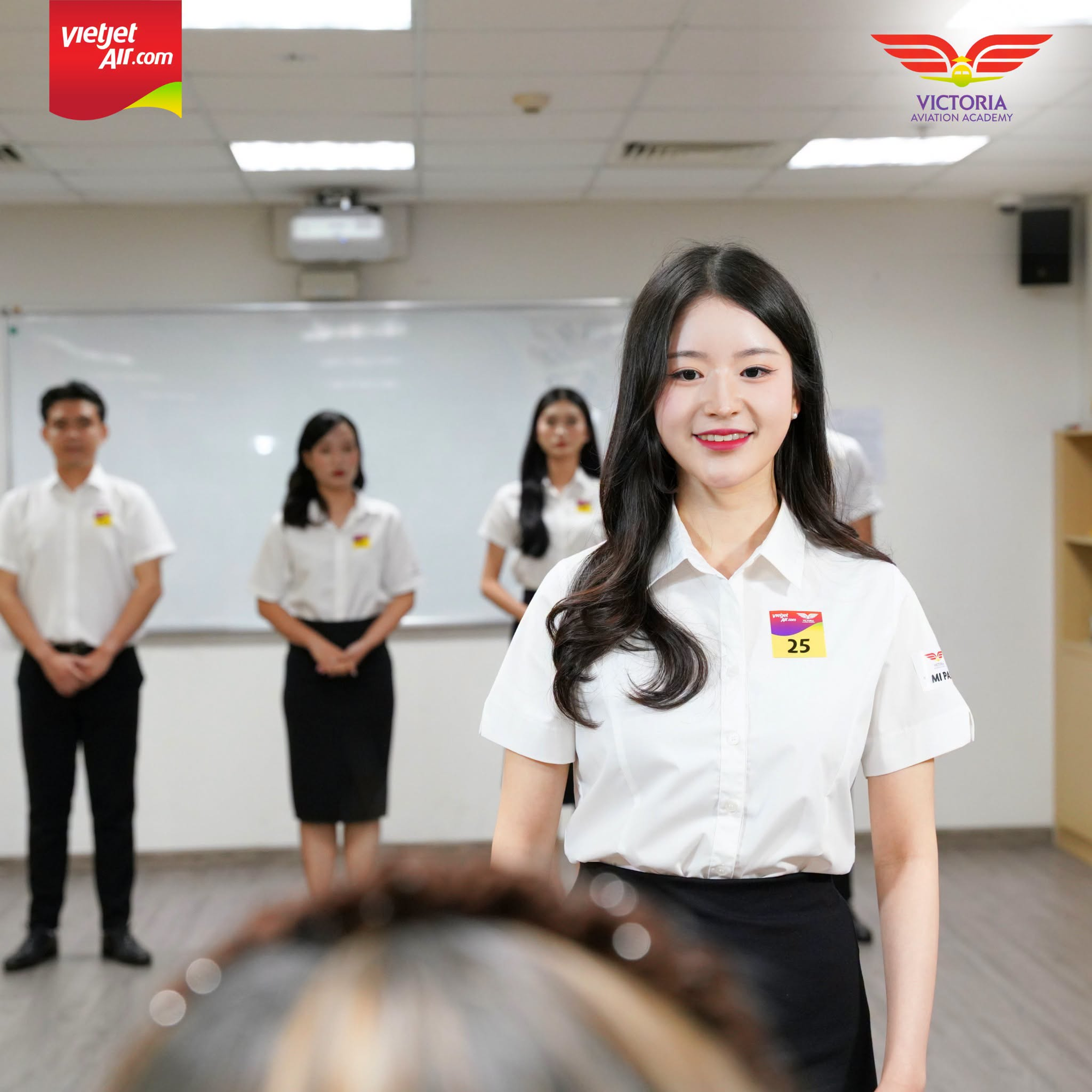 Hôm qua - 17/10, tỷ phú Nguyễn Thị Phương Thảo tuyển thêm 100 nhân sự mới về làm việc, đánh giá qua 6 bước, người không có kinh nghiệm cũng được ứng tuyển, lương lên tới 30 triệu đồng/tháng- Ảnh 3.
