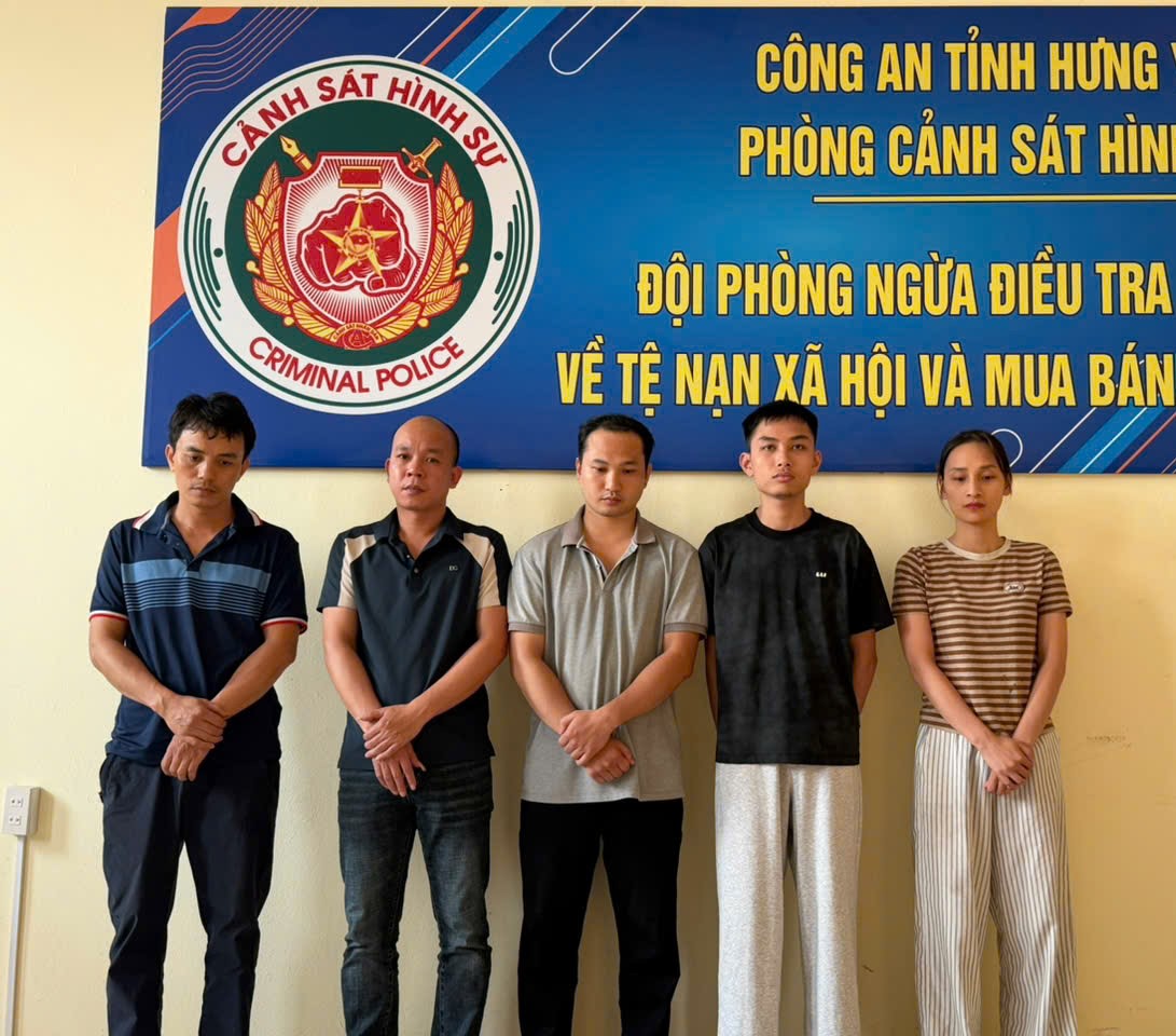 Công an đang điều tra các giao dịch chuyển khoản từ 10 triệu đồng tại BIDV, Vietcombank, VietinBank, MB,...: Hai người sinh năm 1993, 2000 đã bị khởi tố ảnh 1