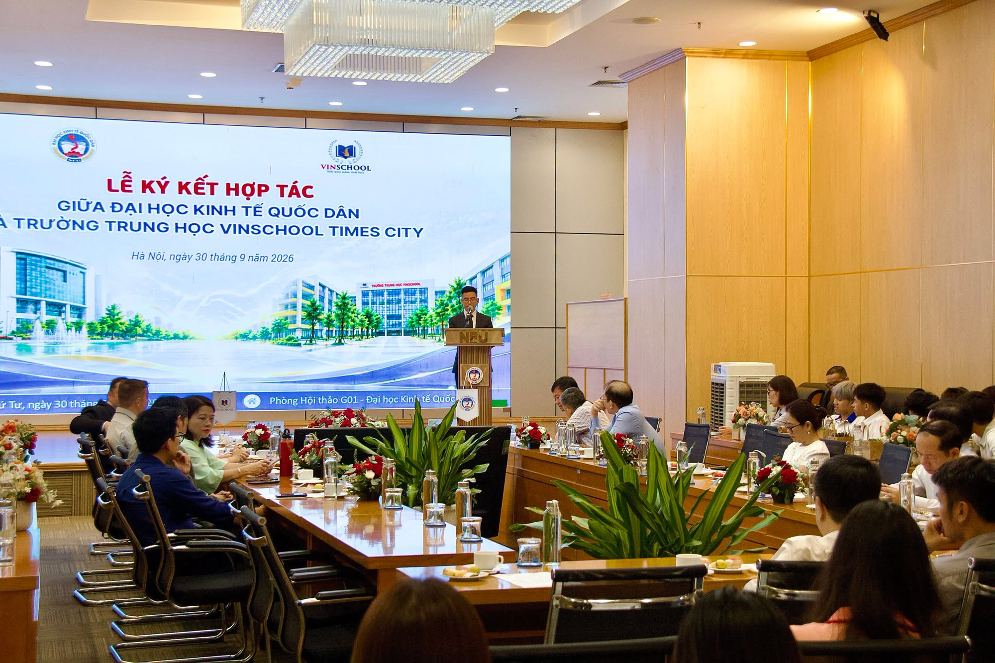 Tỷ ph&uacute; Phạm Nhật Vượng ch&iacute;nh thức bắt tay ng&ocirc;i trường được v&iacute; l&agrave; "Stanford Việt Nam": Gần 50 học sinh tr&uacute;ng tuyển ngay trong năm nay, 4.000 học sinh kh&aacute;c c&oacute; th&ecirc;m loạt cơ hội đặc biệt - Ảnh 2.
