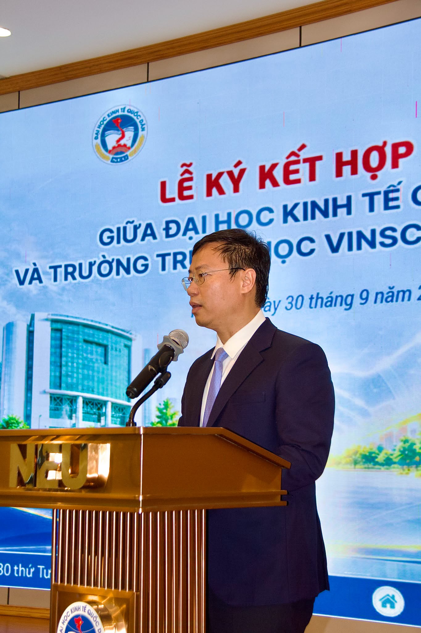 Tỷ ph&uacute; Phạm Nhật Vượng ch&iacute;nh thức bắt tay ng&ocirc;i trường được v&iacute; l&agrave; "Stanford Việt Nam": Gần 50 học sinh tr&uacute;ng tuyển ngay trong năm nay, 4.000 học sinh kh&aacute;c c&oacute; th&ecirc;m loạt cơ hội đặc biệt - Ảnh 3.