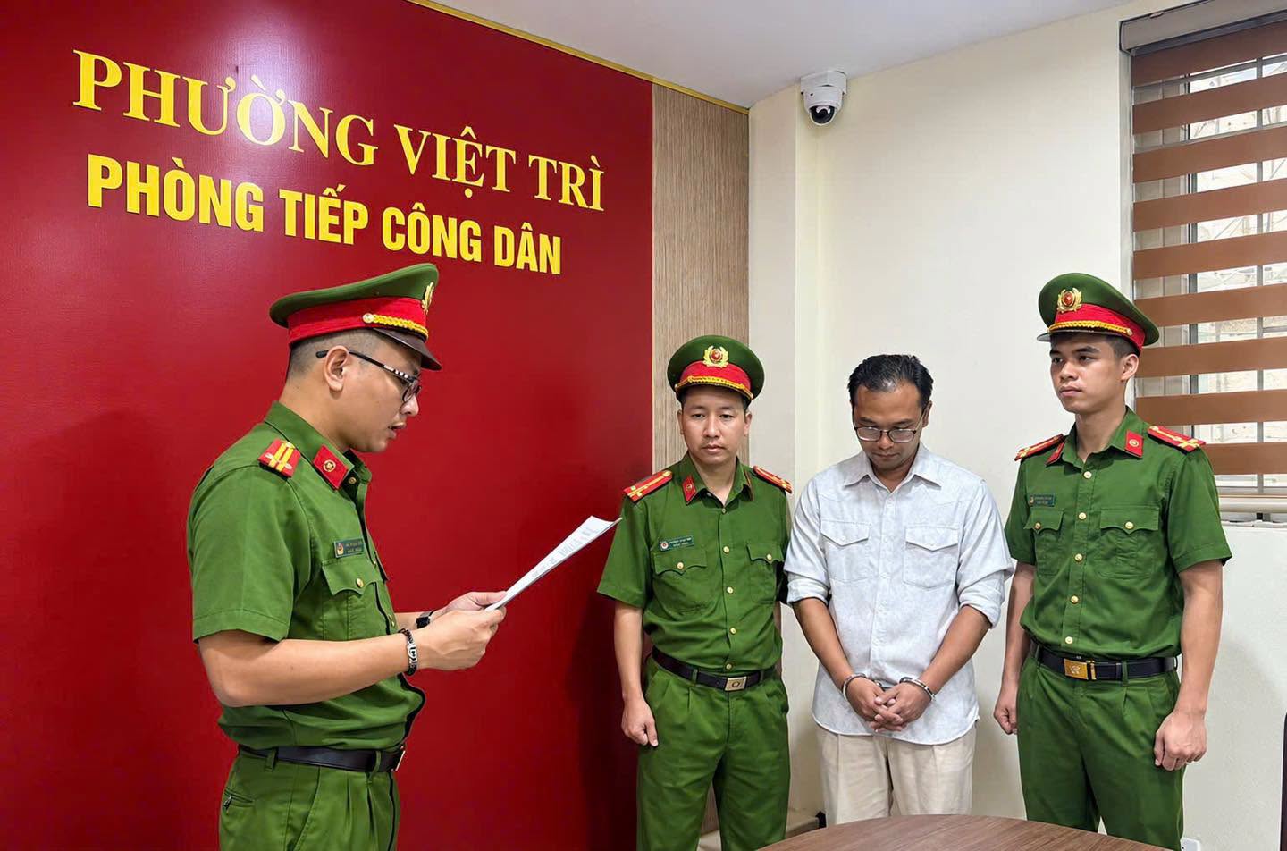 Bắt Bí thư Đảng ủy, Chủ tịch xã vì thông đồng với 2 công ty khai thác 386.934 m³ đất trái phép ảnh 6