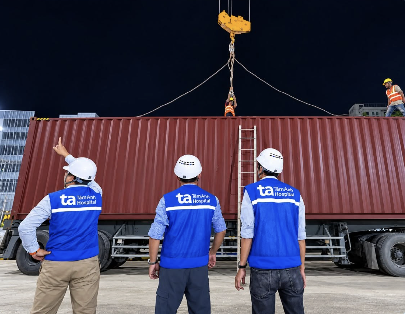 Một bệnh viện xuyên đêm đón "siêu máy" xạ trị 2.000 tỷ đồng từ Mỹ về Việt Nam: Đơn vị thứ 2 trên toàn cầu và đầu tiên tại Châu Á đặt mua - Ảnh 1.