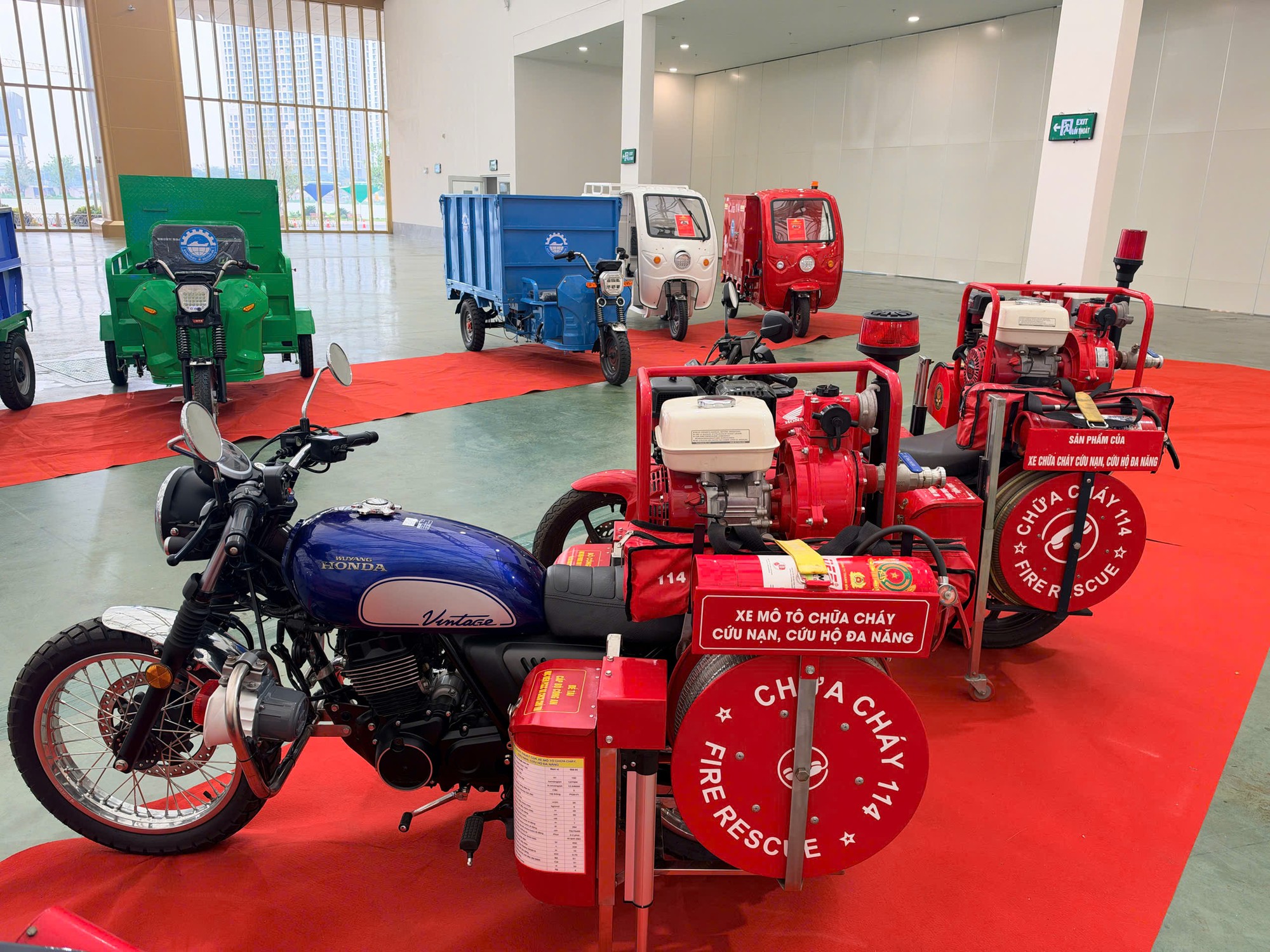 Cận cảnh loạt xe điện 3 bánh độc đáo của doanh nghiệp Bộ Công an: Từ chở rác đến chữa cháy - Ảnh 5.