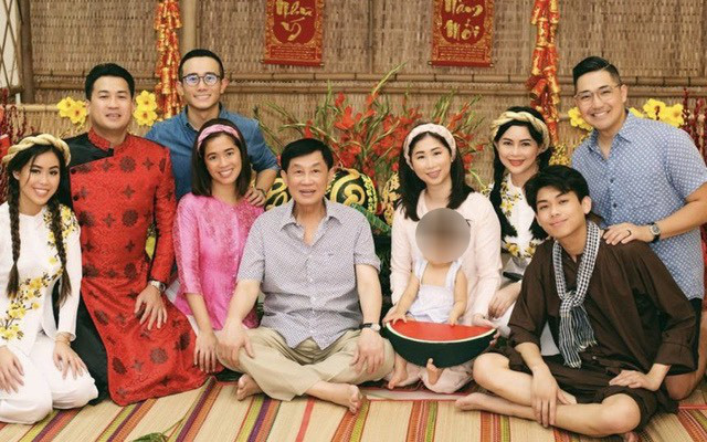 Việt Nam có gia đình tỷ phú với 8 người con, cha từng là thanh tra tài chính, con út SN 1999 nay đã là Phó tổng giám đốc: Làm dịch vụ sân bay vừa lãi hơn 539 tỷ đồng sau 9 tháng ảnh 3