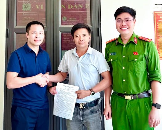 Đỗ Xuân Tiến SN 1988 chuyển khoản 123.400.000 triệu đồng vào tài khoản của Đỗ Văn Hùng SN 1979: Công an rà soát giao dịch - Ảnh 1.