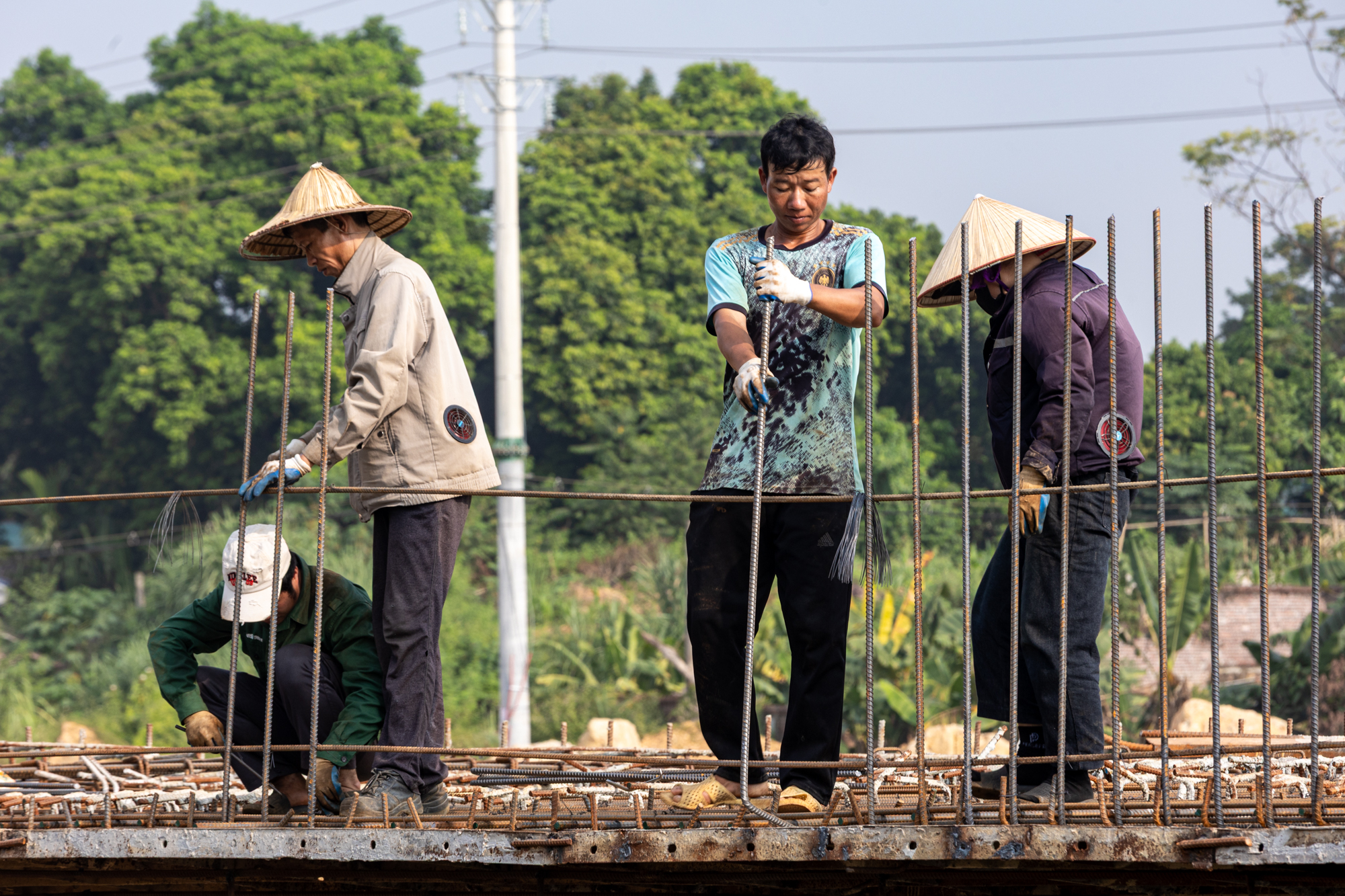 Toàn cảnh tuyến đường rộng gấp gần 4 lần đường băng sân bay, đang dần thành hình tại thành phố giàu nhất miền Bắc, kết nối đại lộ đẹp nhất Việt Nam với cao tốc đi Tây Bắc - Ảnh 7.