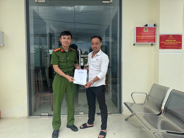 Chuyển khoản thành công 18.000.000 đồng đến tài khoản của người phụ nữ cùng quê Cà Mau, Trịnh Văn Cường lập tức báo công an ảnh 1