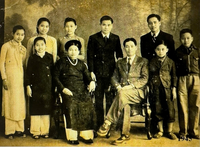 Một gia đình Việt có 5 Giáo sư, bố là Thanh tra, nuôi dạy 8 người con ai cũng xuất sắc - Ảnh 2.
