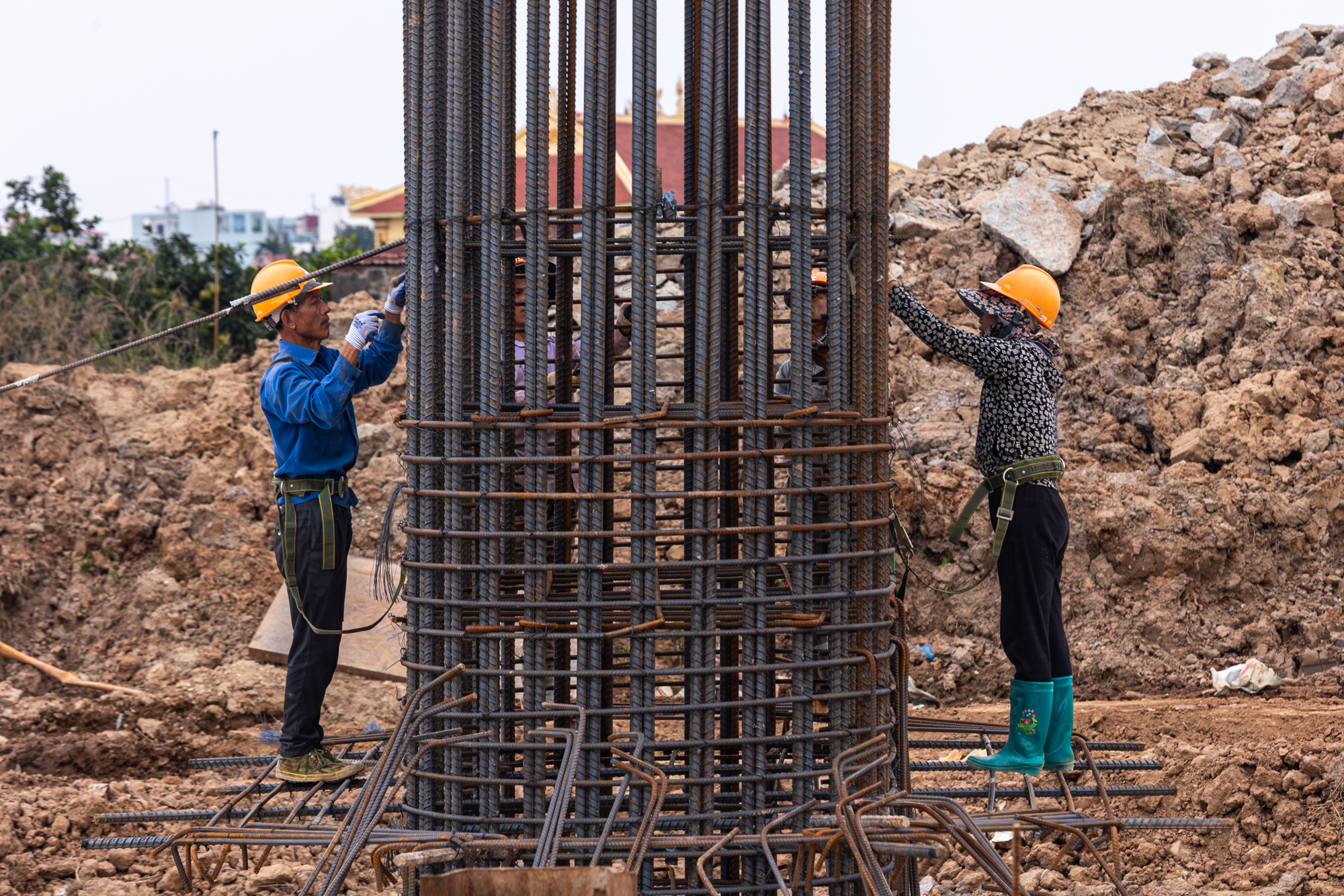 Toàn cảnh tuyến vành đai 85.000 tỷ đồng, rộng gấp 3 lần đường băng sân bay: 15km đường song hành vừa thông xe, kết nối cầu 10.000 tỷ đang thành hình với đại lộ đẹp nhất Việt Nam- Ảnh 4.