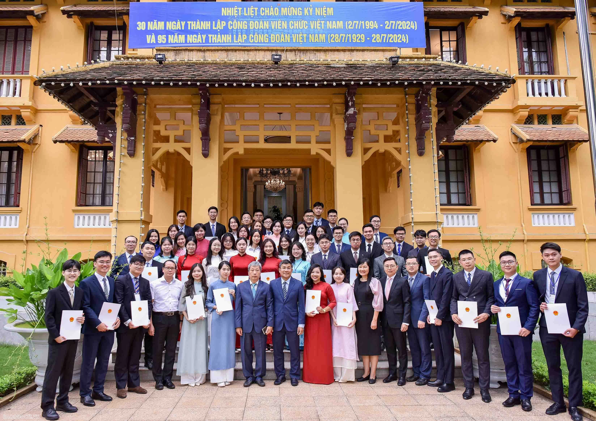 Bộ Ngoại giao th&ocirc;ng b&aacute;o tuyển dụng c&ocirc;ng chức, chỉ ti&ecirc;u đ&uacute;ng 10 người, y&ecirc;u cầu kh&ocirc;ng n&oacute;i ngọng, n&oacute;i lắp, thi vấn đ&aacute;p 2 v&ograve;ng trong 30 ph&uacute;t - Ảnh 2.