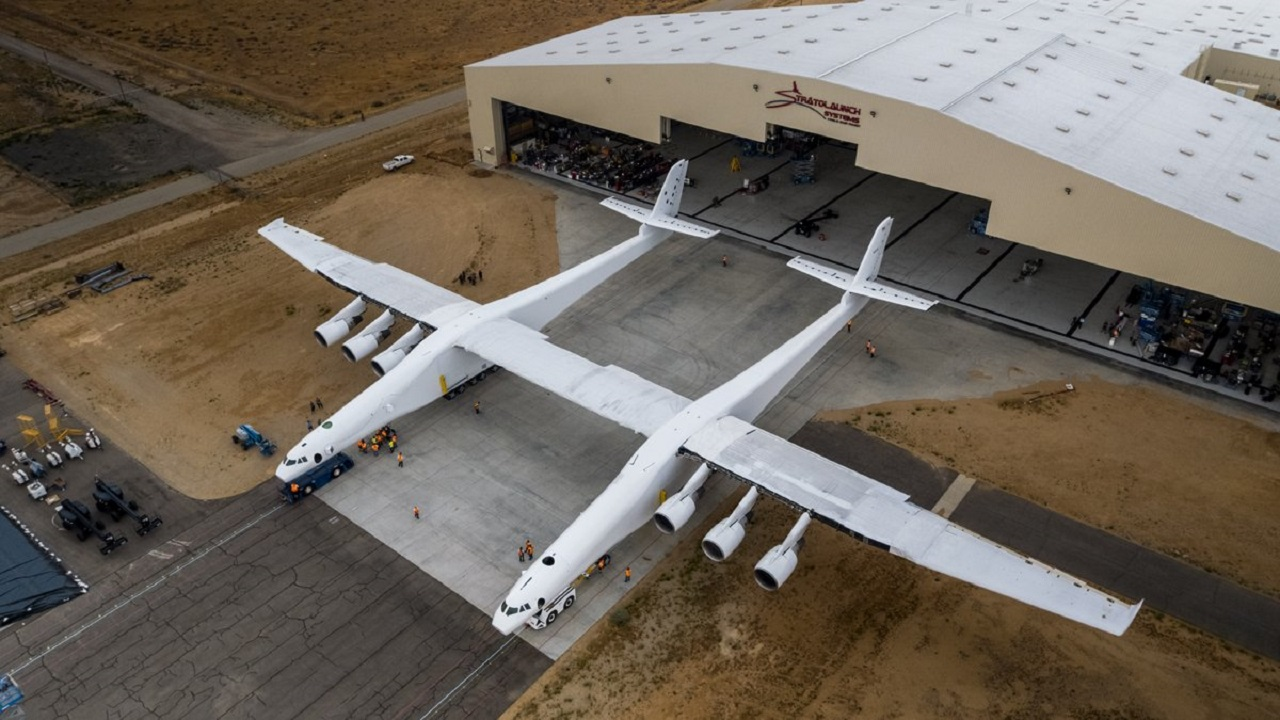 Phát hiện một máy bay sải cánh vượt Boeing 747: Dài hơn một sân bóng đá, nặng gần 590 tấn, thực hiện nhiệm vụ đặc biệt- Ảnh 2.