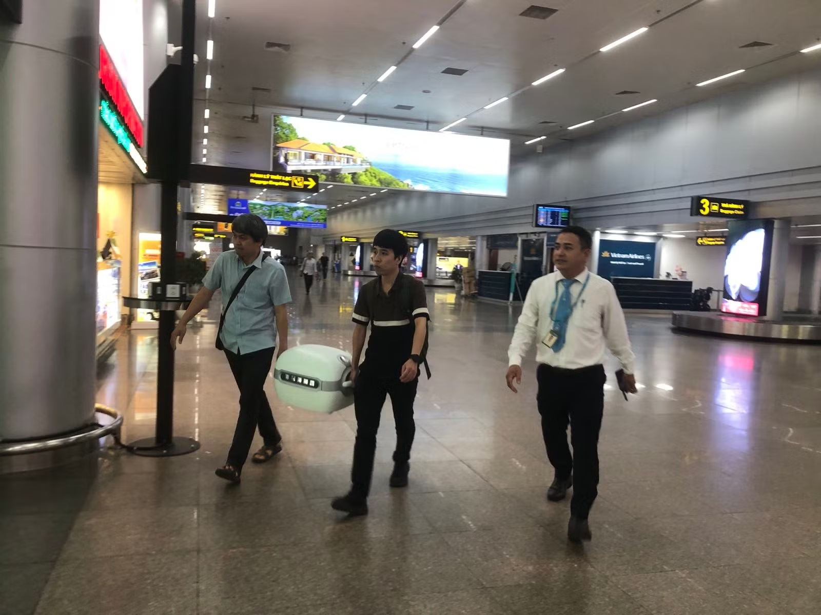 Một chuyến bay rời Hà Nội lúc 12h40 mang theo thứ không được phép đến muộn: Cả hành trình phải chạy đua từng phút - Ảnh 2.