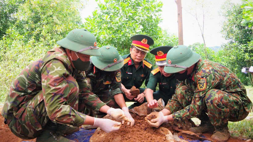 35 xe huyndai county 29 chỗ được thiếu gia, Phó TGĐ sinh năm 1998 bàn giao cho Bộ Quốc phòng, thực hiện nhiệm vụ đặc biệt kéo dài 500 ngày đêm - Ảnh 8.