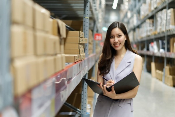 Con trai ông Phạm Nhật Vượng đang tuyển gấp nhân sự mới, công việc liên quan nhiều tới sản phẩm của công ty, ưu tiên người biết "nghe - nói - đọc - viết", mức lương gây tò mò - Ảnh 4.
