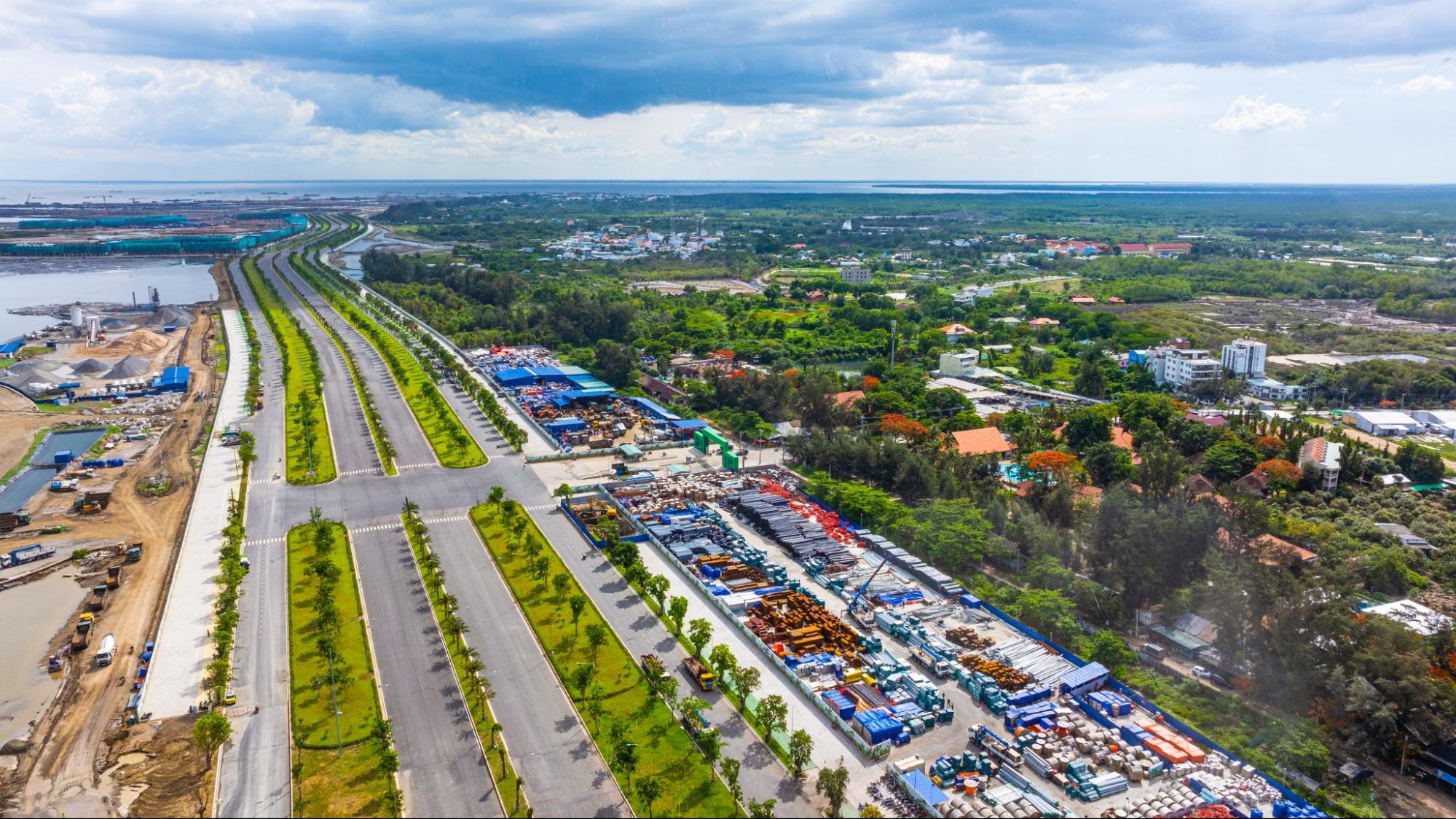 Diễn biến mới nhất của loạt hạ tầng Cần Giờ tỷ USD: Cầu vượt sông chuẩn bị đổ cọc, nút giao cao tốc bắt đầu thi công, sắp mở tuyến “nối biển” - Ảnh 1.
