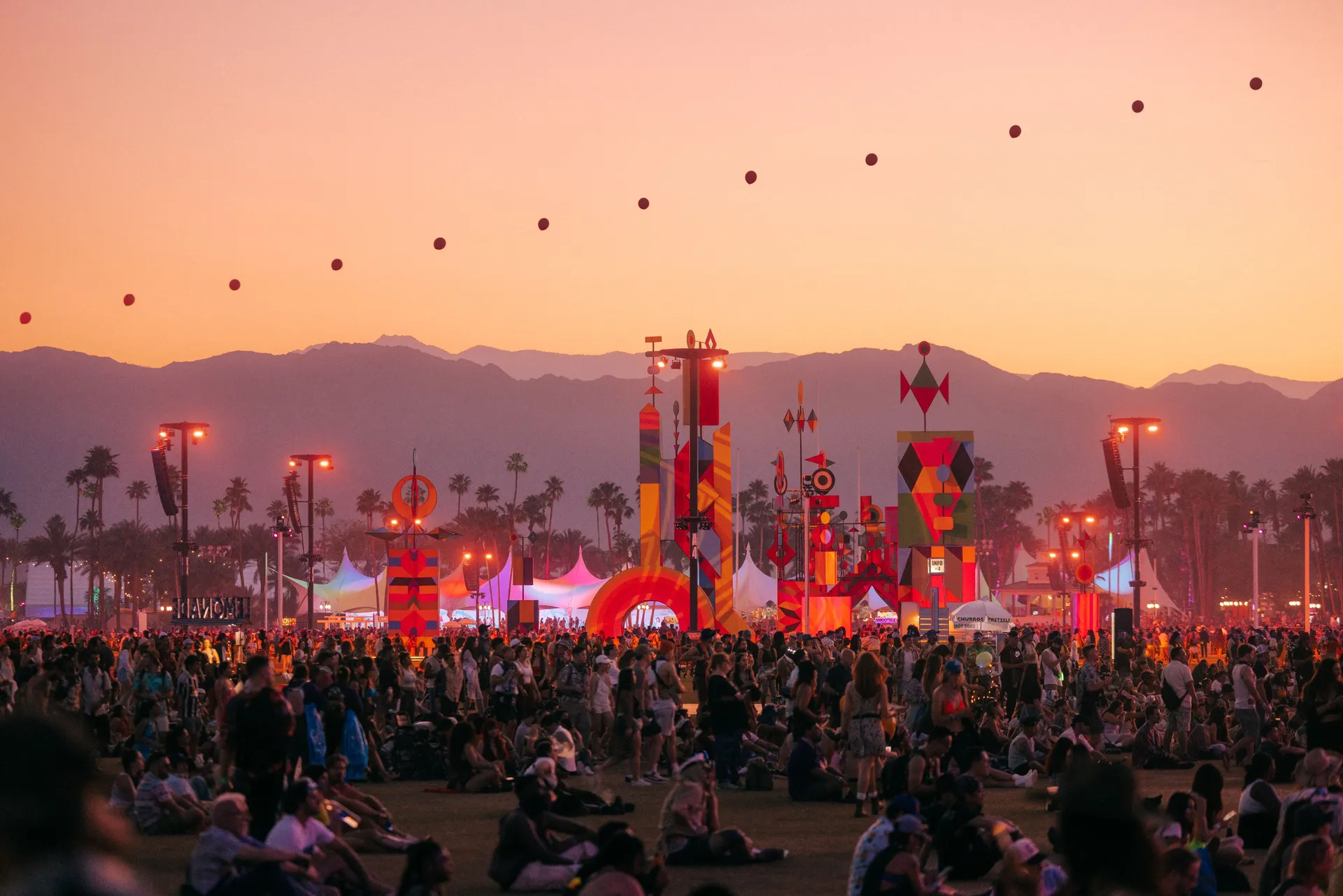Chân dung 3 công ty đưa BIGBANG về Mỹ Đình: Tập đoàn của tỷ phú 19,3 tỷ USD đứng sau Coachella, công ty khởi đầu từ bán máy lọc nước và ngân hàng hơn 1,5 triệu tỷ đồng tài sản - Ảnh 2.