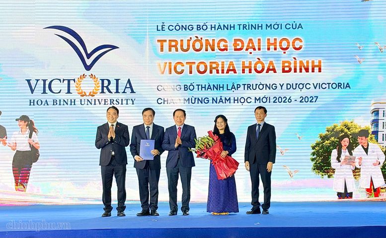 Nữ tiến sĩ mới trở thành người giàu thứ 2 Việt Nam vừa làm một điều đặc biệt ảnh 2