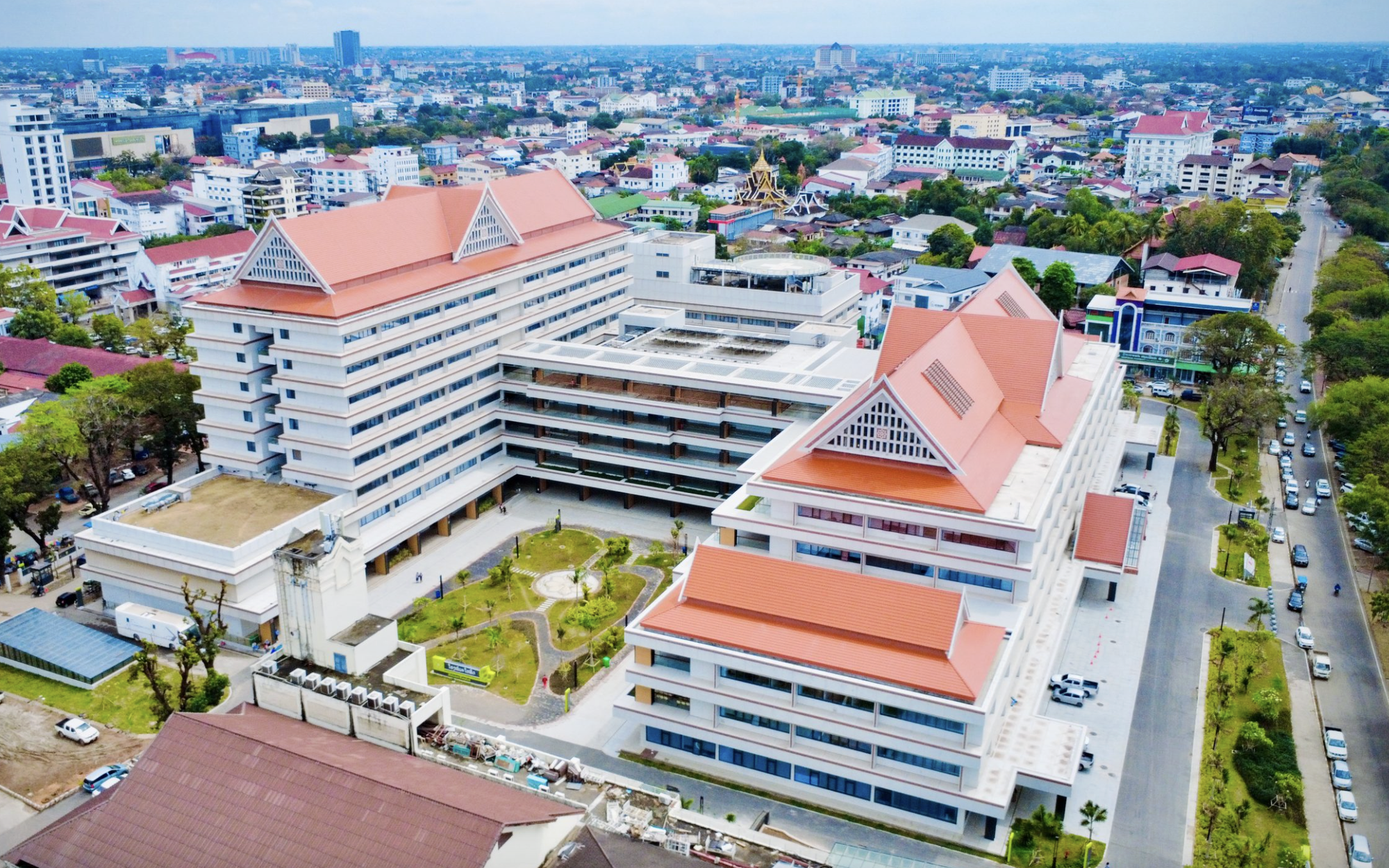 Tỷ phú Phạm Nhật Vượng tuyển tài xế taxi, trả lương tới 88 triệu đồng/tháng: Địa điểm làm việc là một nơi rất đặc biệt ảnh 2 Tỷ phú Phạm Nhật Vượng tuyển tài xế taxi, trả lương tới 88 triệu đồng/tháng: Địa điểm làm việc là một nơi rất đặc biệt - Ảnh 2.