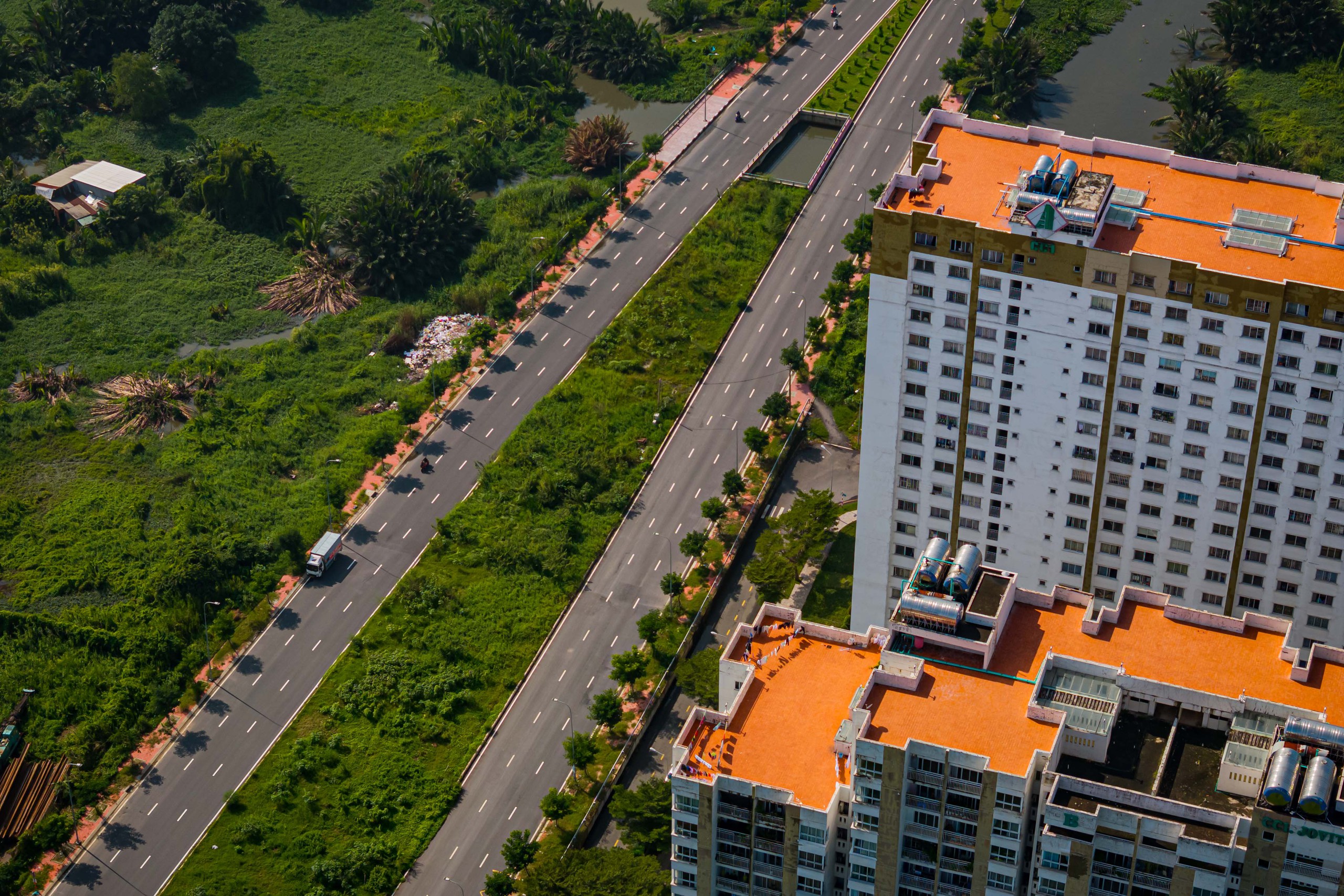 Gỡ xong "nút thắt" 250m, tuyến Quốc lộ 1.500 tỷ cửa ngõ phía Nam lột xác: Đường lớn mở đến đâu, nhà phố đua nhau mọc lên đến đó - Ảnh 4.
