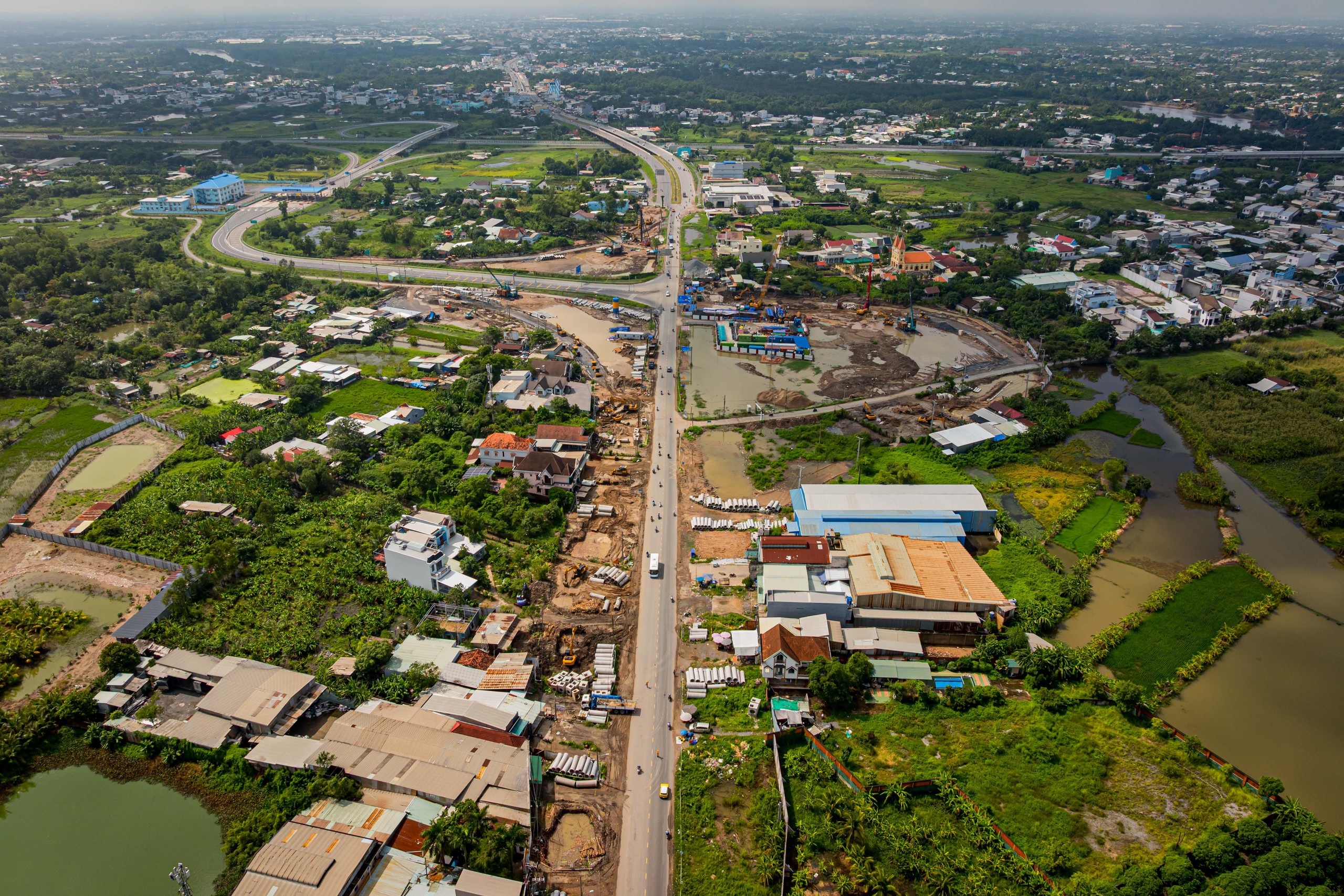 Gỡ xong "nút thắt" 250m, tuyến Quốc lộ 1.500 tỷ cửa ngõ phía Nam lột xác: Đường lớn mở đến đâu, nhà phố đua nhau mọc lên đến đó - Ảnh 9.