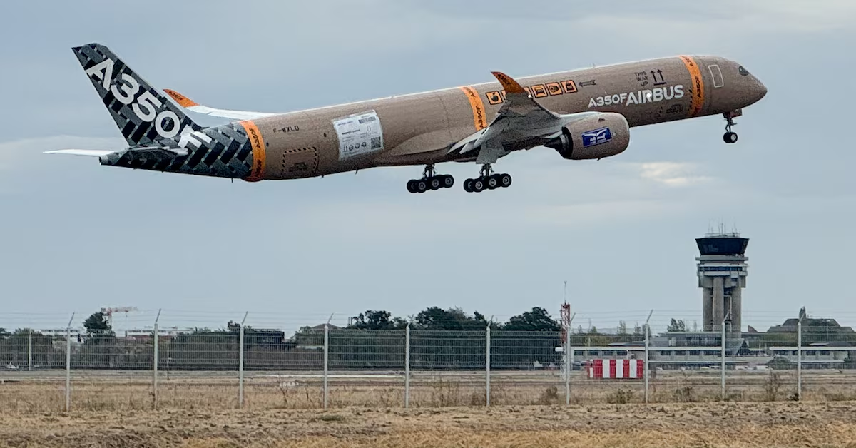 Một máy bay khổng lồ của Airbus dài gần 71m, sải cánh gần 65m vừa lần đầu cất cánh: Bay liên tục trong hơn 4 giờ, sở hữu cánh cửa lớn nhất ngành, trọng lượng chở được tương đương 11 trực thăng Black Hawk - Ảnh 6.