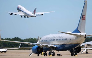 Chiếc Boeing 787 đặc biệt vừa hạ cánh xuống sân bay Nội Bài, đưa một lực lượng Việt Nam trở về sau khi thực hiện nhiệm vụ quốc tế quan trọng: Thượng tướng Nguyễn Trường Thắng ra đón - Ảnh 3.
