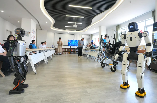 Phát hiện cơ sở chăm sóc người già rộng 1.100m²: Nấu ăn, massage, bấm huyệt đều có robot đảm nhận, đến việc đi lại cũng được hỗ trợ bằng công nghệ đặc biệt - Ảnh 1.