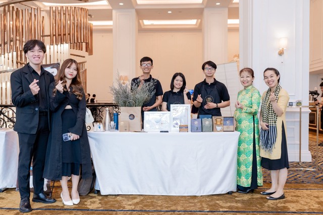 Từng ôm 20 tấn cà phê tồn kho giữa đại dịch, cầm cố nhà, cho thuê xe để vượt khó, nữ CEO Việt kể chuyện bỏ lương 3.000 USD để khởi nghiệp và giành giải thưởng cà phê quốc tế danh giá tại Pháp- Ảnh 6.