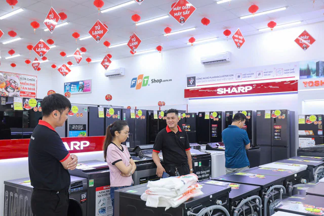 FPT Shop của bà Nguyễn Bạch Điệp bước chân vào ngành hàng liên quan đến 'bàn là, quạt cháy, máy bơm…" - Ảnh 1.