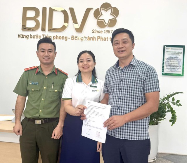 T&agrave;i khoản Vietcombank của anh Phạm Thanh Lu&acirc;n ph&aacute;t sinh giao dịch chuyển khoản 25.000.000 đồng tới t&agrave;i khoản BIDV của người đ&agrave;n &ocirc;ng ở H&agrave; Tĩnh: C&ocirc;ng an r&agrave; so&aacute;t giao dịch - Ảnh 1.