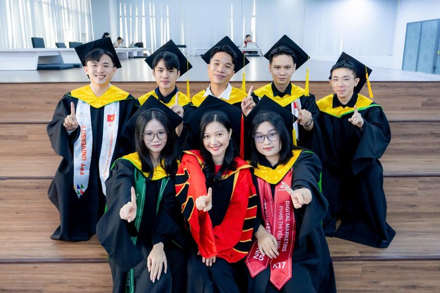 Nữ lãnh đạo của FPT vào top 2% nhà khoa học ảnh hưởng nhất thế giới: “Tôi từng từ chối cơ hội học Tiến sĩ ở châu Âu vì muốn trở thành doanh nhân” - Ảnh 5.