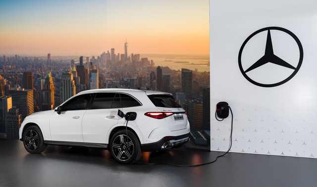 Xe Mercedes-Benz bán chạy nhất Việt Nam có thêm bản PHEV, giá 3 tỷ - Ảnh 1.