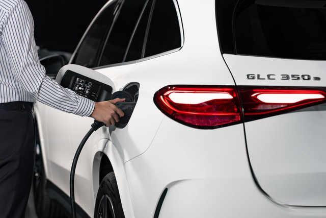 Xe Mercedes-Benz bán chạy nhất Việt Nam có thêm bản PHEV, giá 3 tỷ - Ảnh 3.