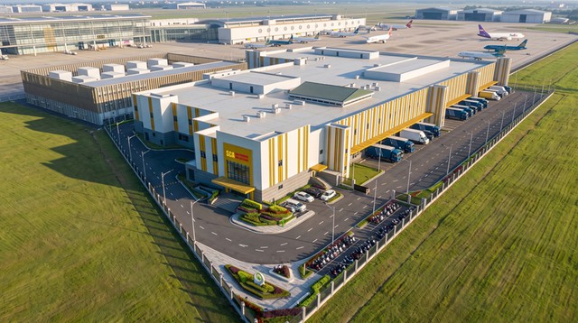 Hơn 7.600 kỹ sư, c&ocirc;ng nh&acirc;n đang ng&agrave;y đ&ecirc;m b&aacute;m s&aacute;t c&ocirc;ng trường, biến 1 s&acirc;n bay của Việt Nam th&agrave;nh &ldquo;th&agrave;nh phố h&agrave;ng kh&ocirc;ng&rdquo; độc đ&aacute;o - Ảnh 3.