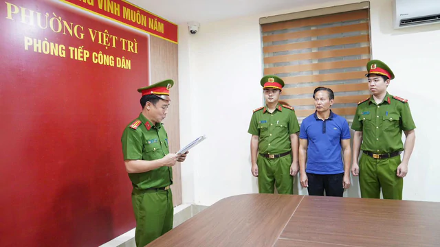 Bắt Bí thư Đảng ủy, Chủ tịch xã vì thông đồng với 2 công ty khai thác 386.934 m³ đất trái phép ảnh 1