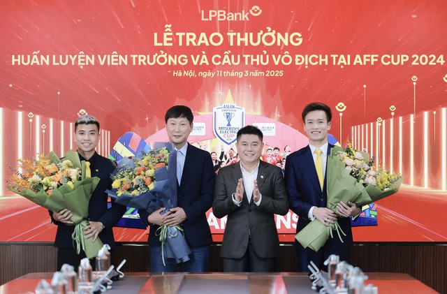 Ông Nguyễn Đức Thụy: “Tôi thường xuyên trao đổi với tỷ phú Phạm Nhật Vượng", đề xuất huy động 600–1.000 tỷ đồng mỗi năm cho bóng đá Việt Nam - Ảnh 1.