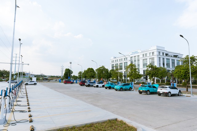 Việt Nam có siêu trạm sạc hơn 1.000 cổng cho ô tô điện, rộng gần 3 ha, công suất 21,6 MW - Ảnh 5.