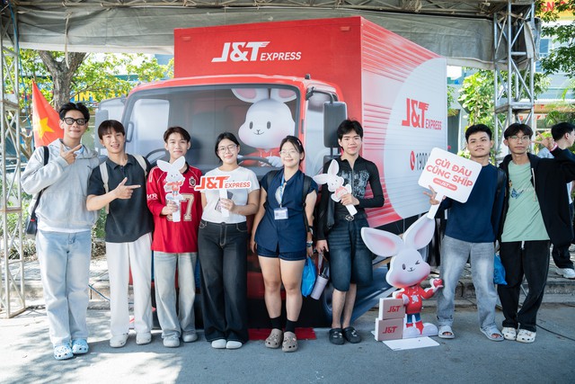 "Trạm giao nhận J&T Express" gây sốt tại ký túc xá - Ảnh 2.