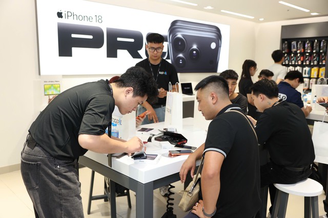 TopZone chính thức giao iPhone Duo sau cuộc đua đặt trước chỉ trong 1 phút ảnh 2