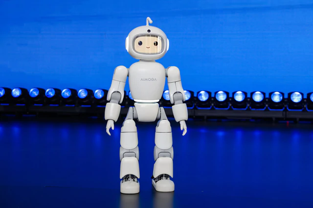 Mẫu robot AI có thể nhớ mặt người thân, ghi nhớ sở thích và trò chuyện như một thành viên trong gia đình - Ảnh 1.