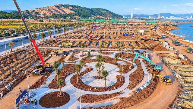 Tỷ ph&uacute; Phạm Nhật Vượng đang cần th&ecirc;m 50.000 người c&ugrave;ng x&acirc;y si&ecirc;u dự &aacute;n 18 tỷ USD, thu nhập hơn 40 triệu đồng/th&aacute;ng, được bố tr&iacute; ăn ở miễn ph&iacute;, chưa c&oacute; tay nghề được hỗ trợ đ&agrave;o tạo - Ảnh 1.