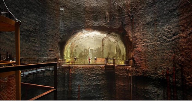Một quốc gia Đông Nam Á xây kho dầu trong hang ngầm sâu 150 m dưới lòng đất, sức chứa 9 triệu thùng - Ảnh 1.